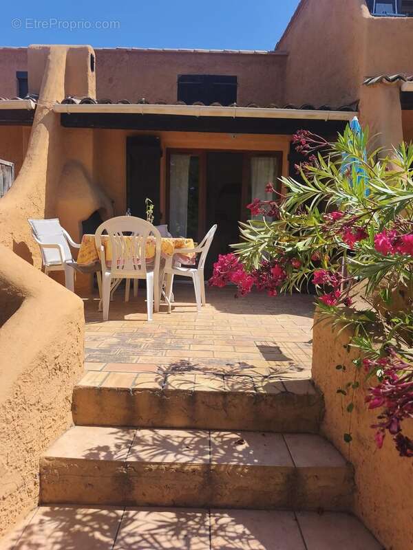  à vendre – t2  avec acces jardin à sanary-sur-mer  - photo 2