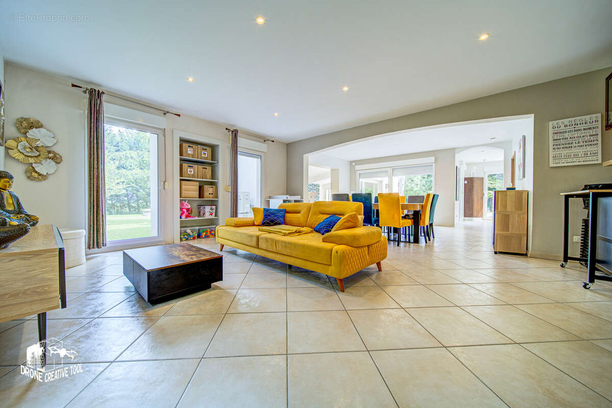 Maison à COIN-LES-CUVRY