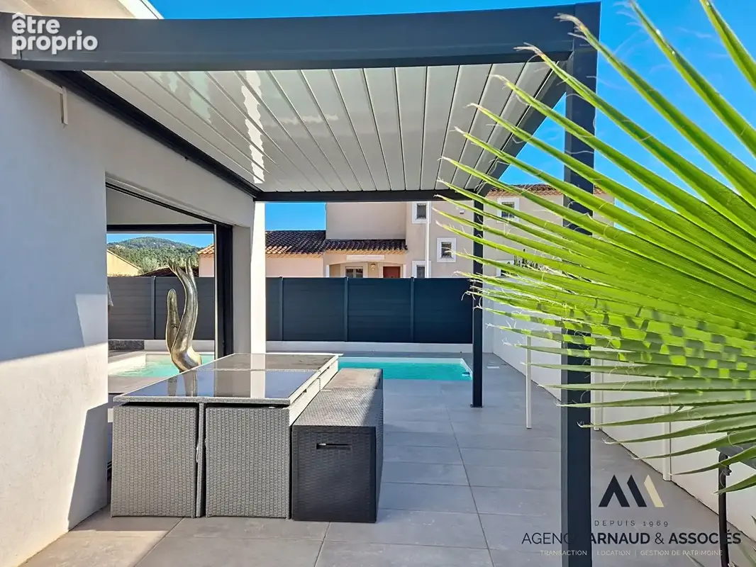 Saint-cyr-sur-mer - superbe maison contemporaine de plain-pied de 132 m² avec piscine - photo 13