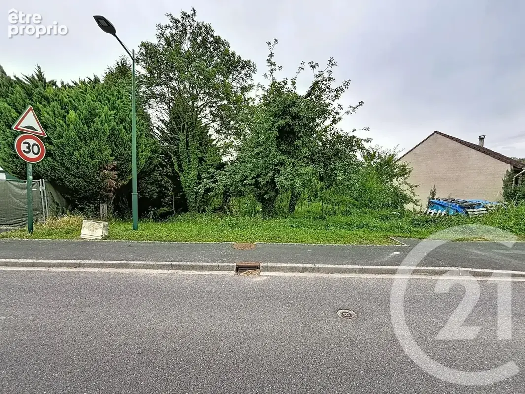 Photo Terrain à Moslins au prix de 110 000€