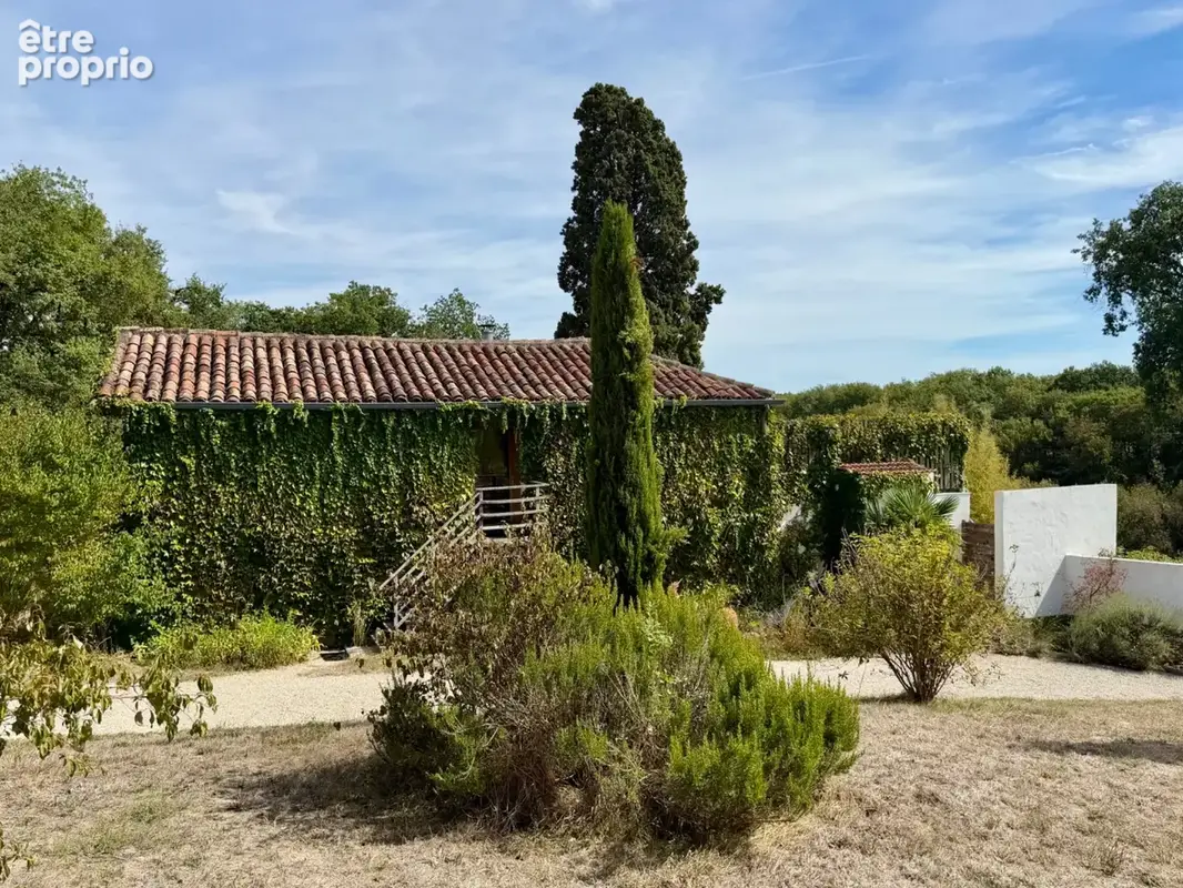 Propriété avec 2 gîtes, une chambre d'hôtes et 2 piscines - 2,2 hectares - VIC FEZENSAC (32) - photo 40