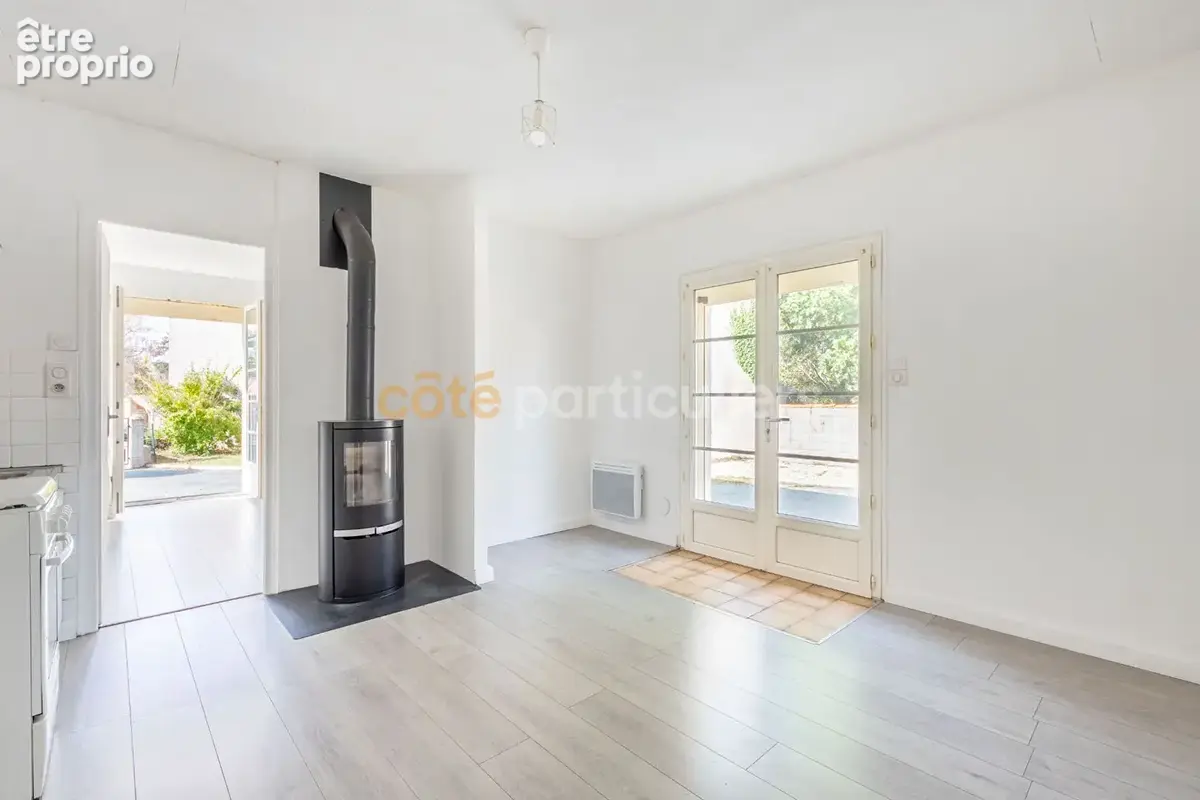Bellevigny -- centre ville -- maison -- jardin clos -- 7 pieces -- 5 chambres -- 147 m2  -- puit independant  -- garage double - photo 10