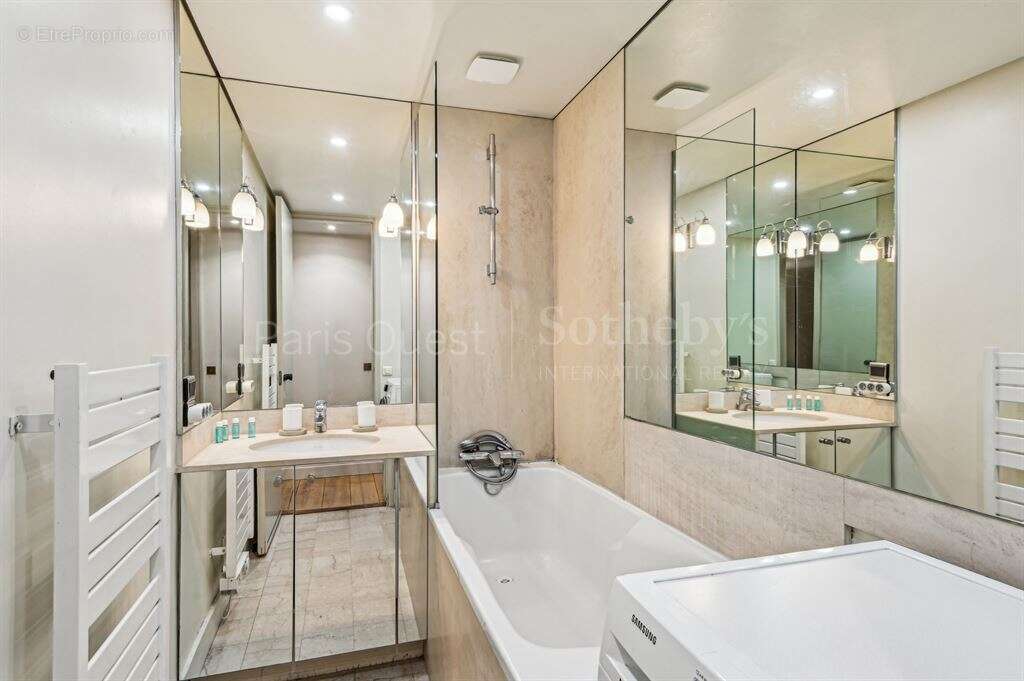 Appartement à PARIS-16E