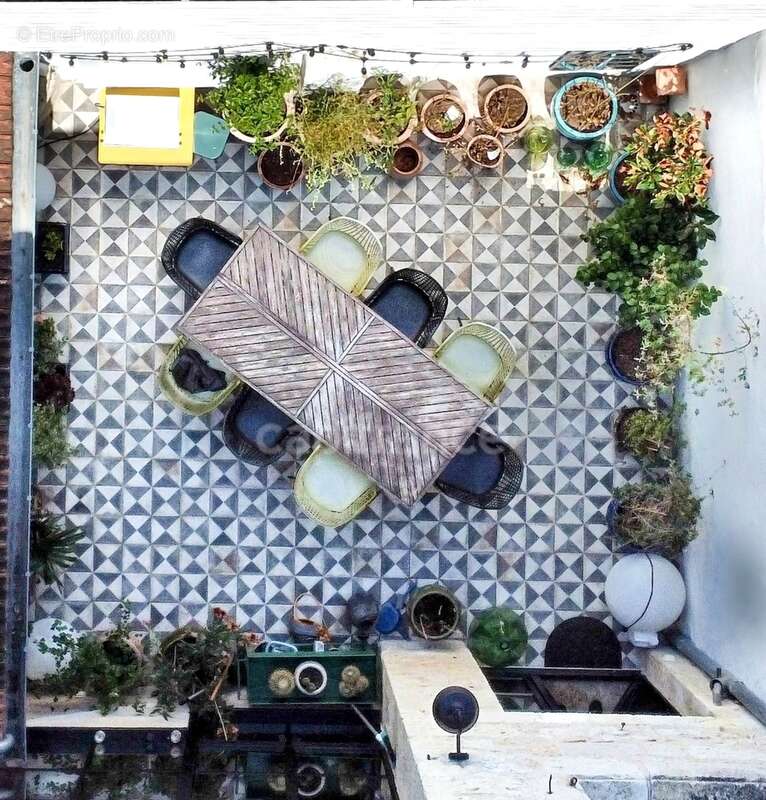 Demeure d'exception au coeur de l'ancienne rue Royale, 6 pièces, 290 m2 avec petit patio  (32) - photo 42