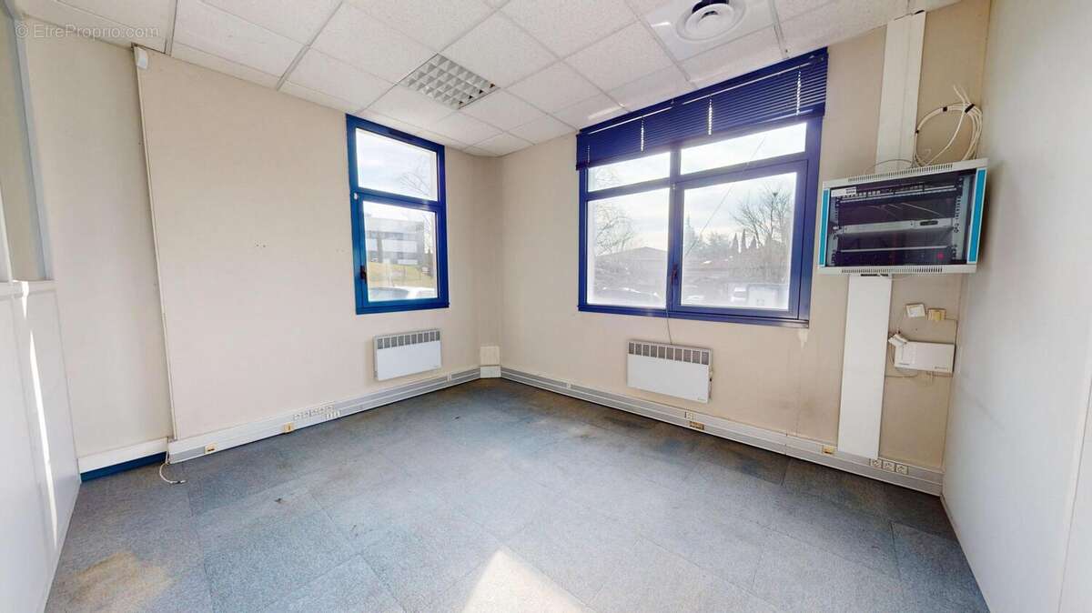 Photo 7 - Commerce à SAINT-QUENTIN-FALLAVIER