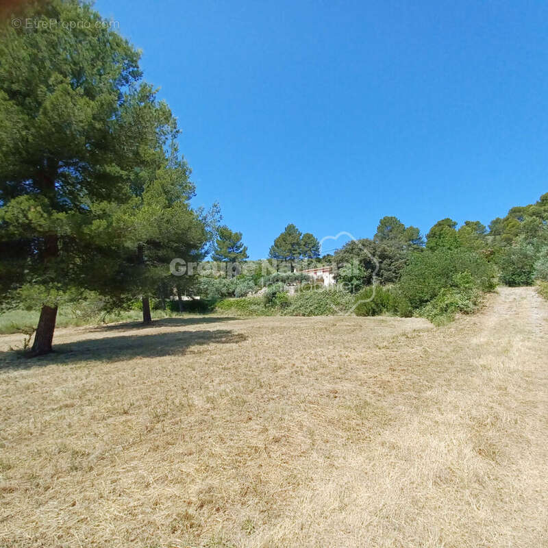 Terrain à CORBIERES