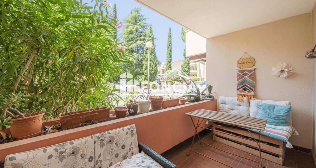 Grand T2 avec jardinet, terrasse et garage - photo 7
