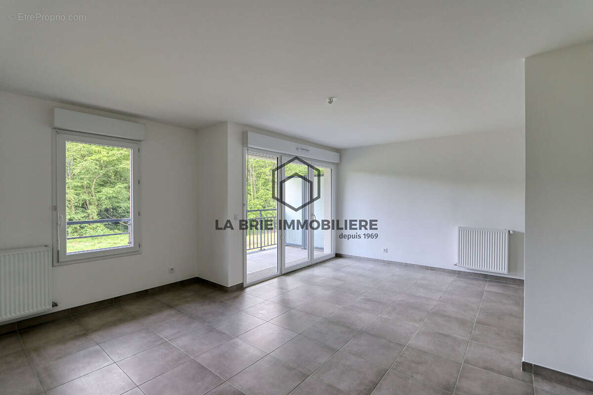 Appartement à EMERAINVILLE