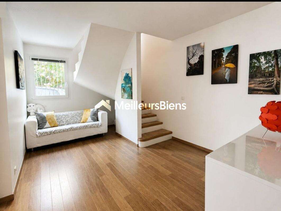 Superbe maison de 202 m² à Crozet 5 chambres, terrain de 1400 m² - photo 15