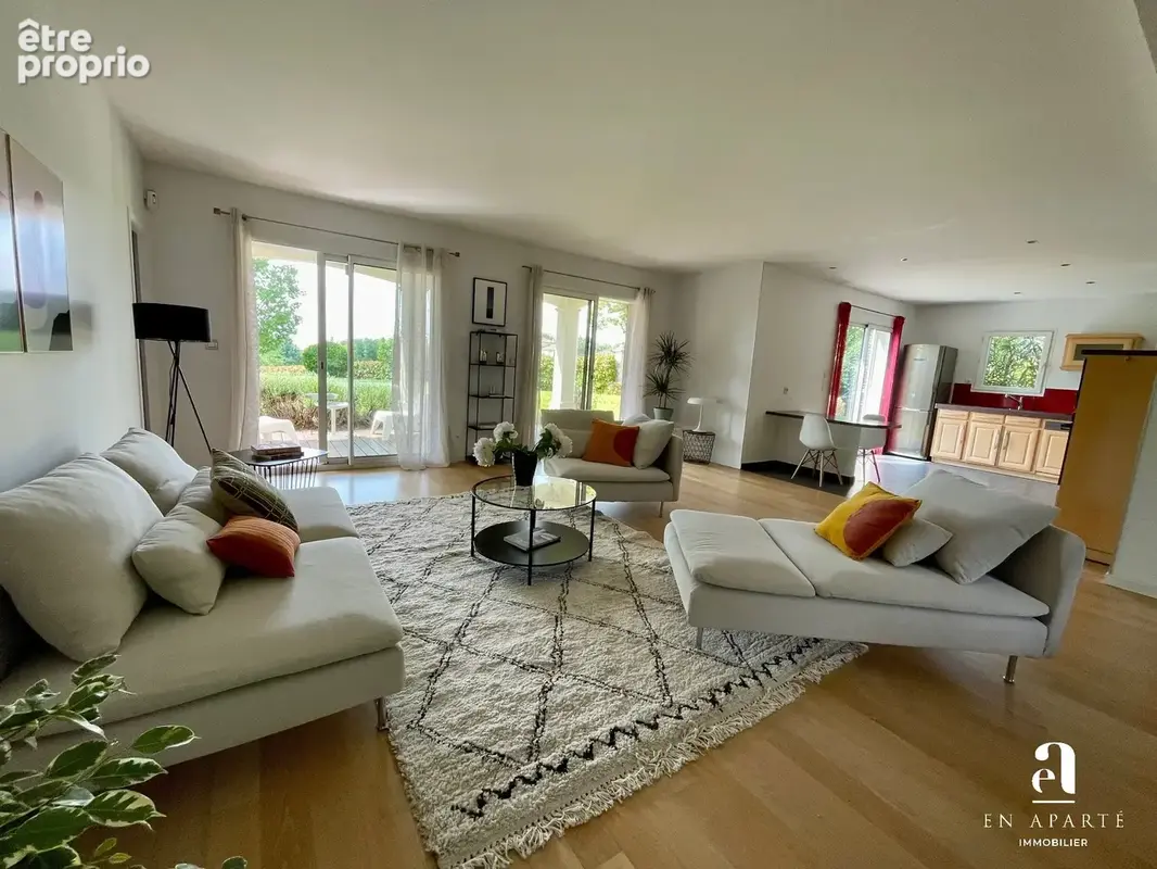 Chaponost -  maison de 200 m2 sur un  terrain de 1500m2 avec vue et  piscine - photo 5