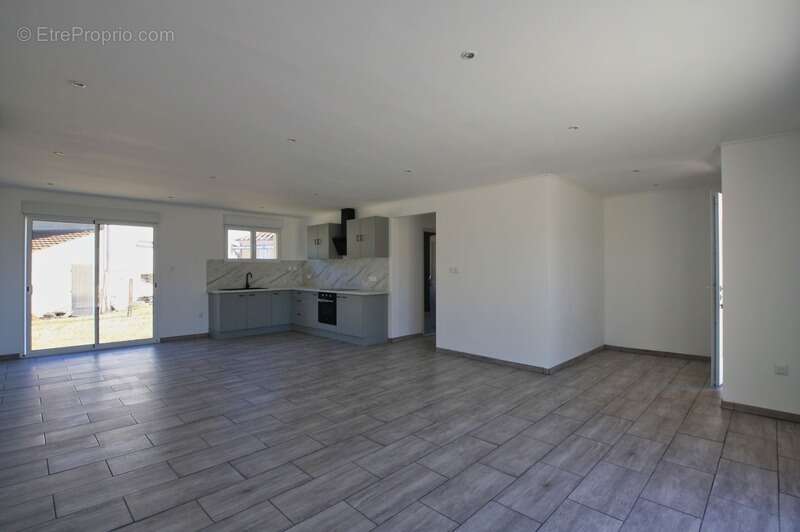 Jolie maison de plain-pied, 3 chambres, sur un terrain de 720 m² - photo 2