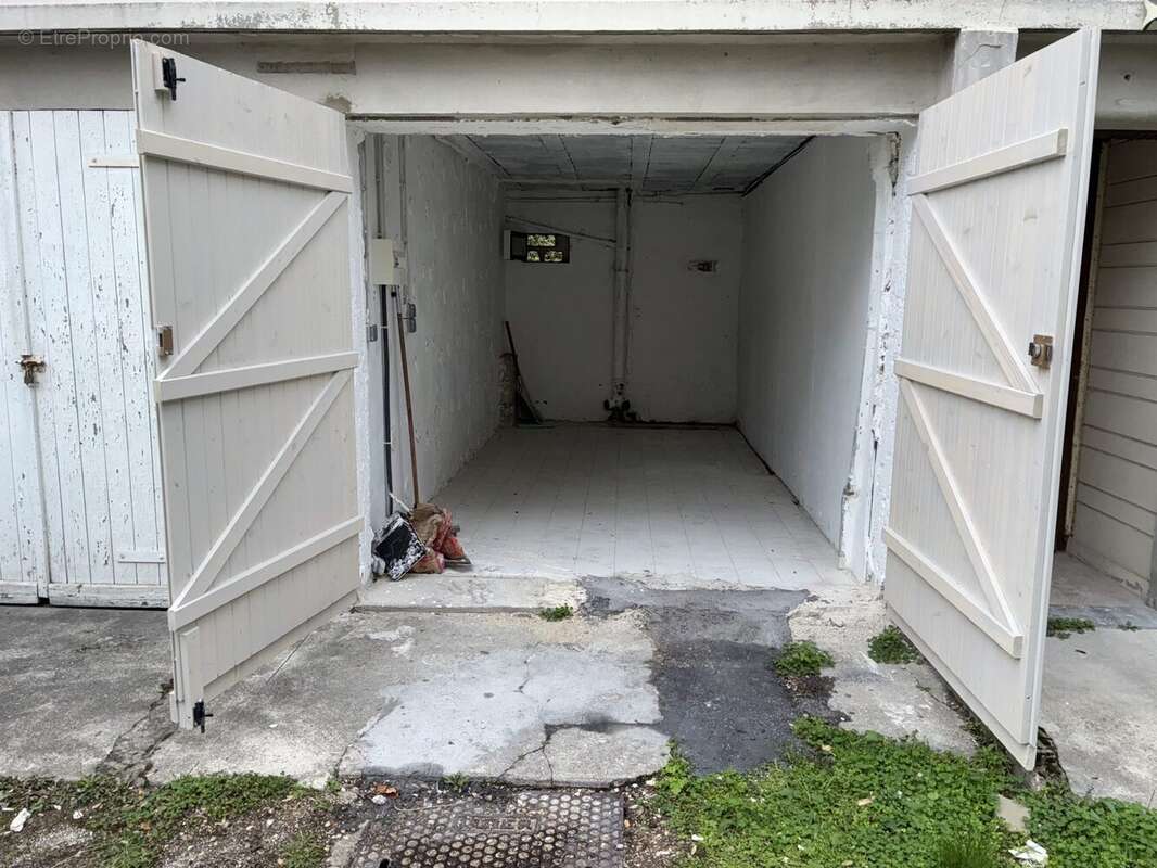 Parking à LE PERREUX-SUR-MARNE