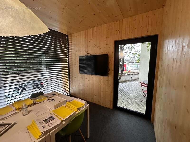 Commerce à TASSIN-LA-DEMI-LUNE