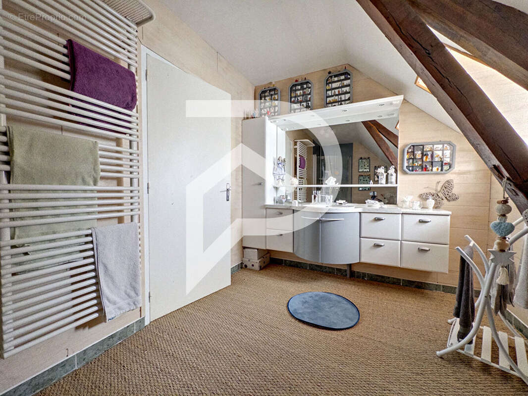 Maison à MONTIGNY-LENGRAIN