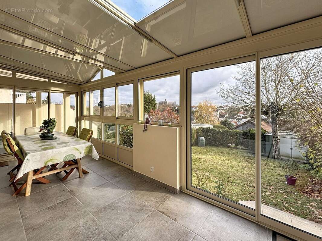 Véranda. - Maison à SACLAY