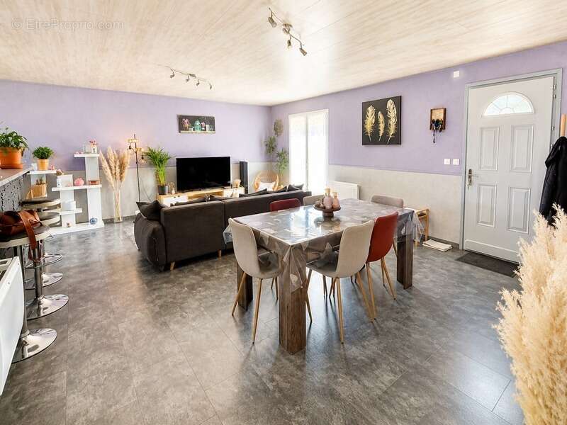 Maison à CHATEAUNEUF-LA-FORET