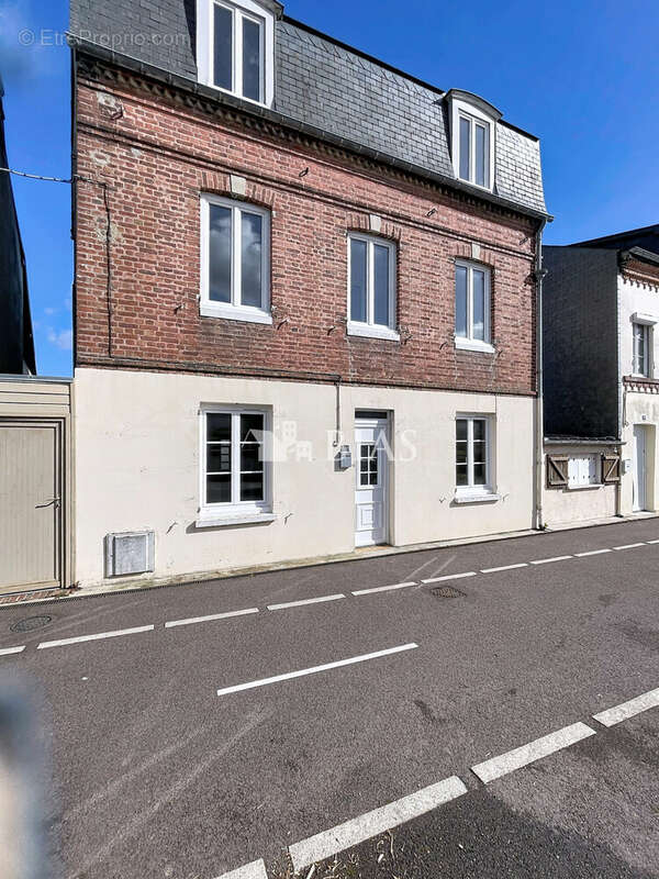 Maison à LA RIVIERE-SAINT-SAUVEUR