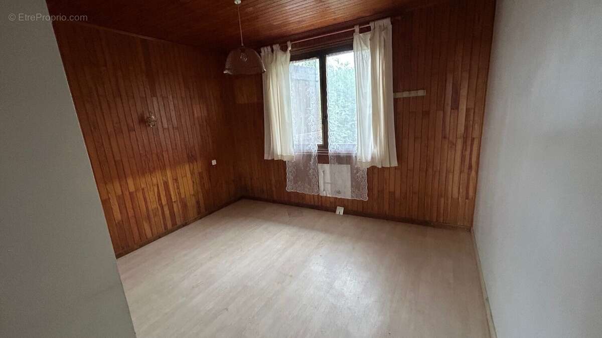 Maison a vendre a Cranves Sales Chambre - Maison à CRANVES-SALES