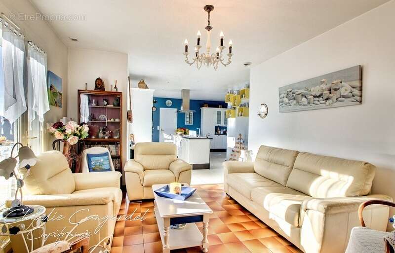 A vendre NIEUL SUR MER – Maison plain-pied lumineuse avec piscine, au calme, proche LA ROCHELLE et ILE DE RE - photo 8