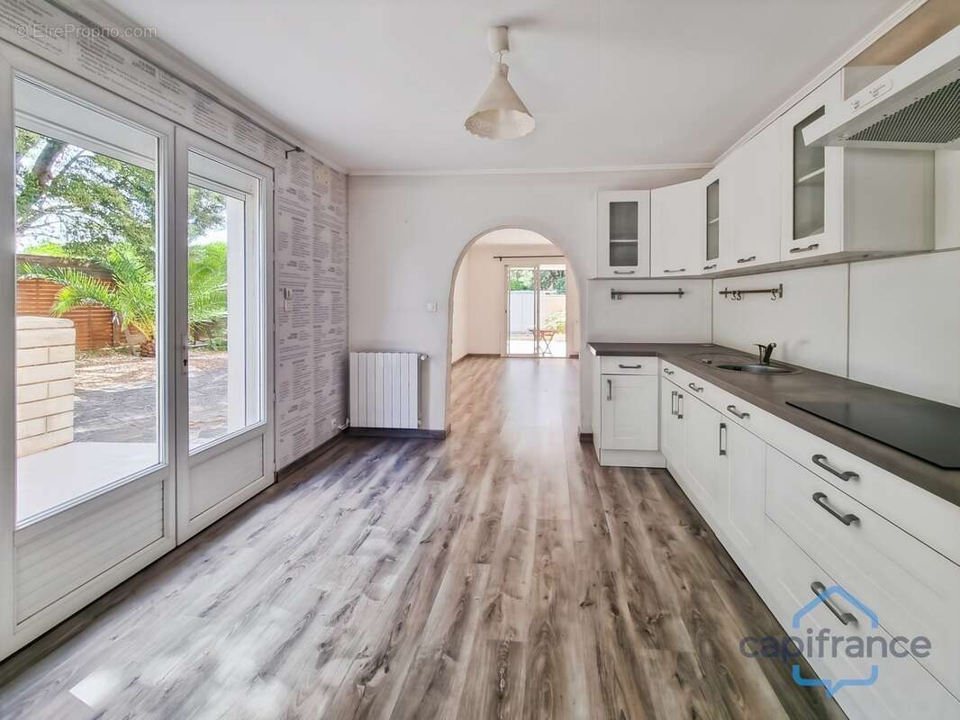 Maison de 212m² avec 6 pièces et une dépendance T2 - Terrain arboré de 800m² - Garage - Restinclières (34160) - photo 18