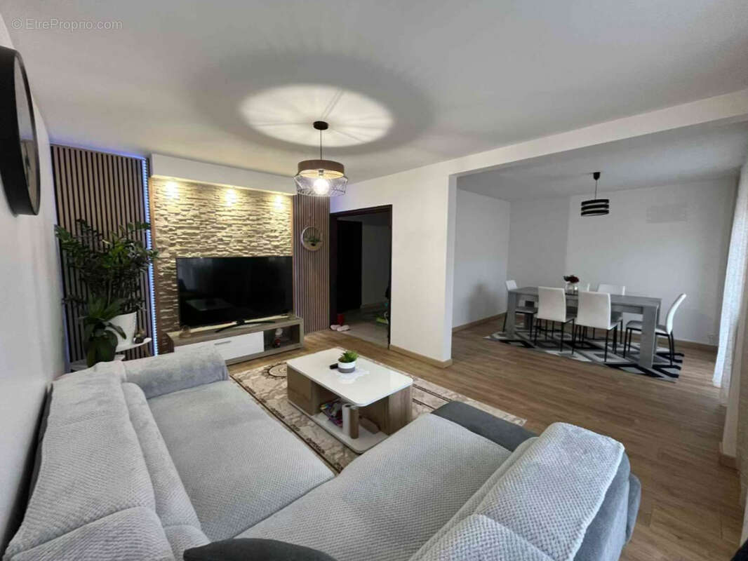 Appartement à SAINT-ETIENNE