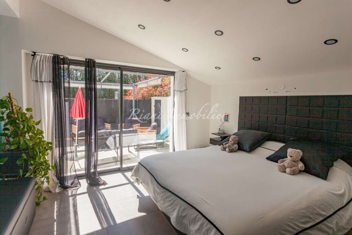 Maison 4 pièces 102 m² à vendre à L'isle-Sur-La-Sorgue (84800) - photo 9