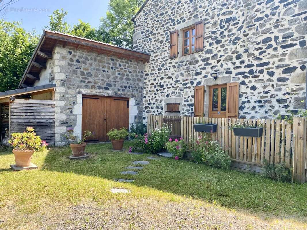 Maison à SAINT-JULIEN-CHAPTEUIL