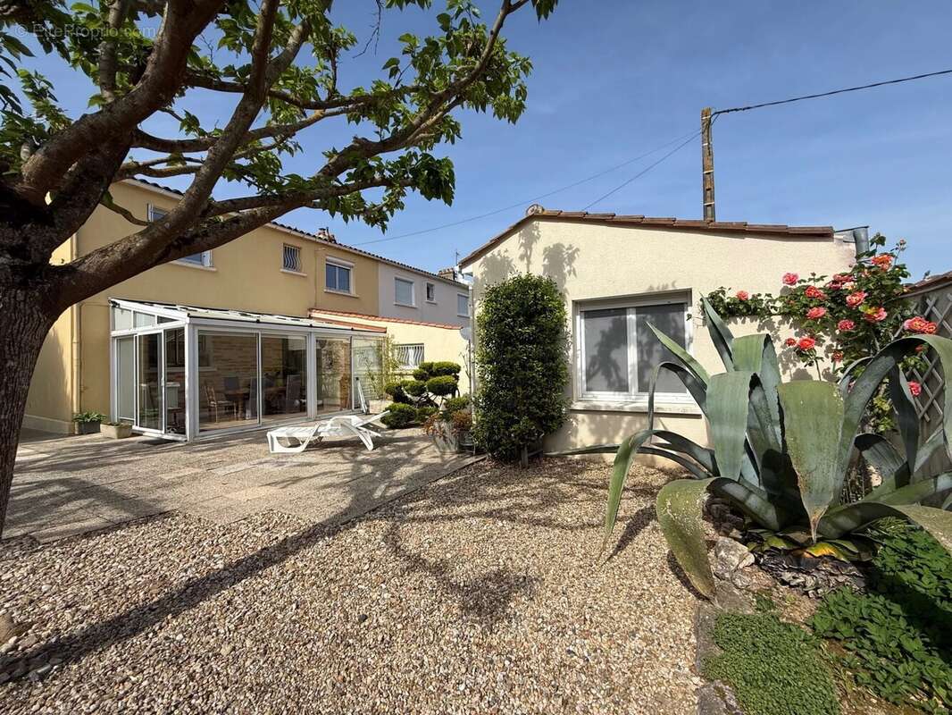 Maison à SAINTES