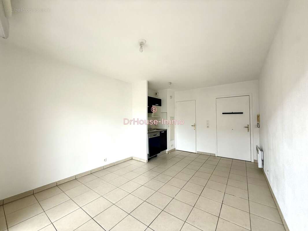 Appartement à SAINT-LAURENT-DU-VAR