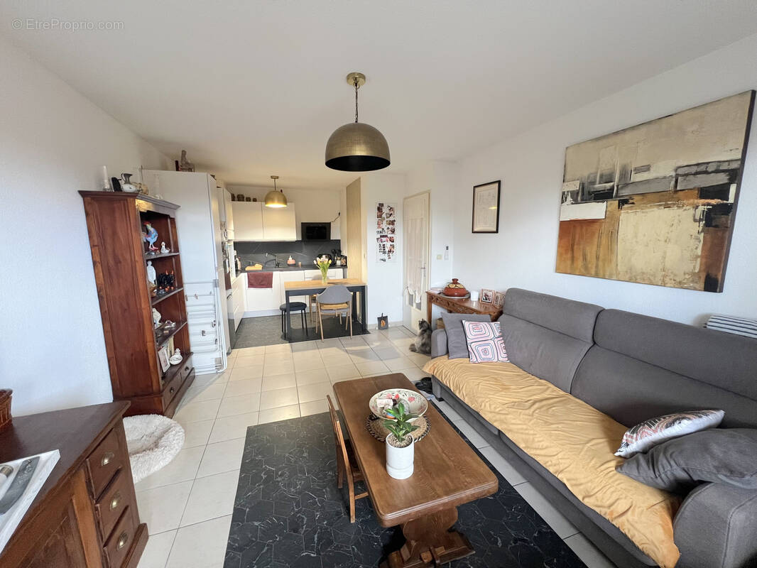 Appartement à BEAUZELLE