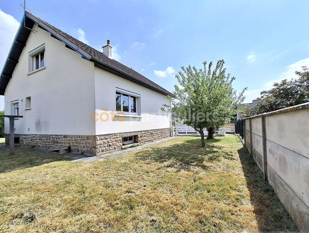Maison à SAINT-SENIER-SOUS-AVRANCHES