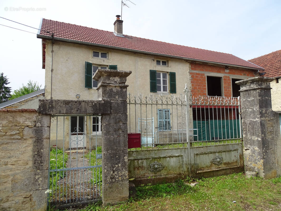 Maison à MONTIGNY-SUR-AUBE
