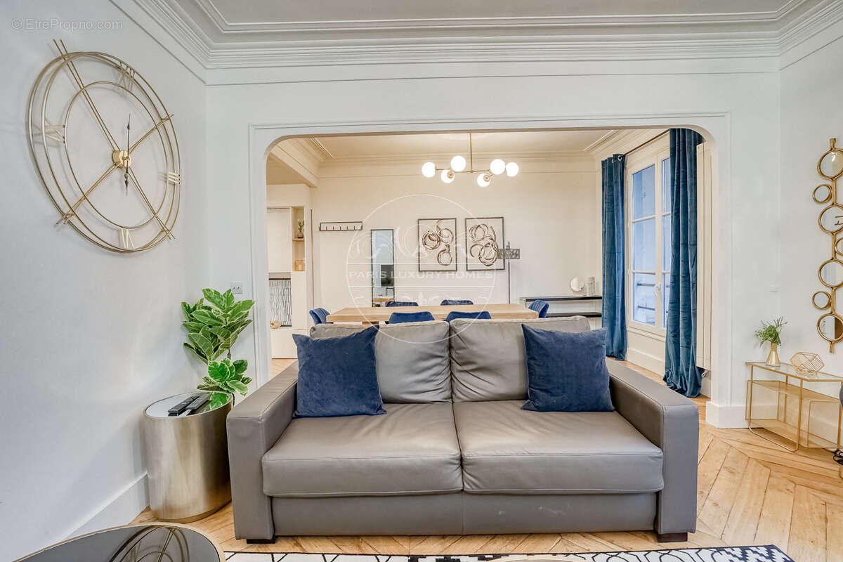 Appartement à PARIS-1E