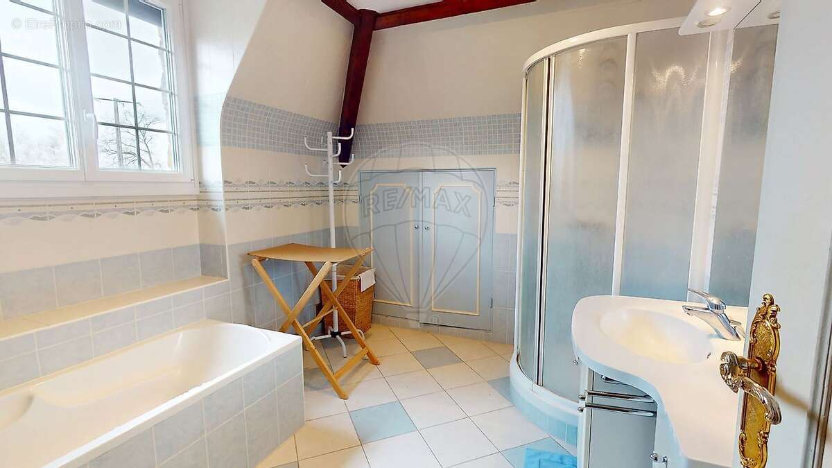 Maison à SAINT-PRYVE-SAINT-MESMIN