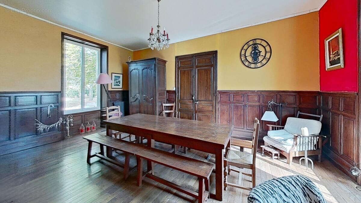 Maison à CHAMPAGNE-LES-MARAIS