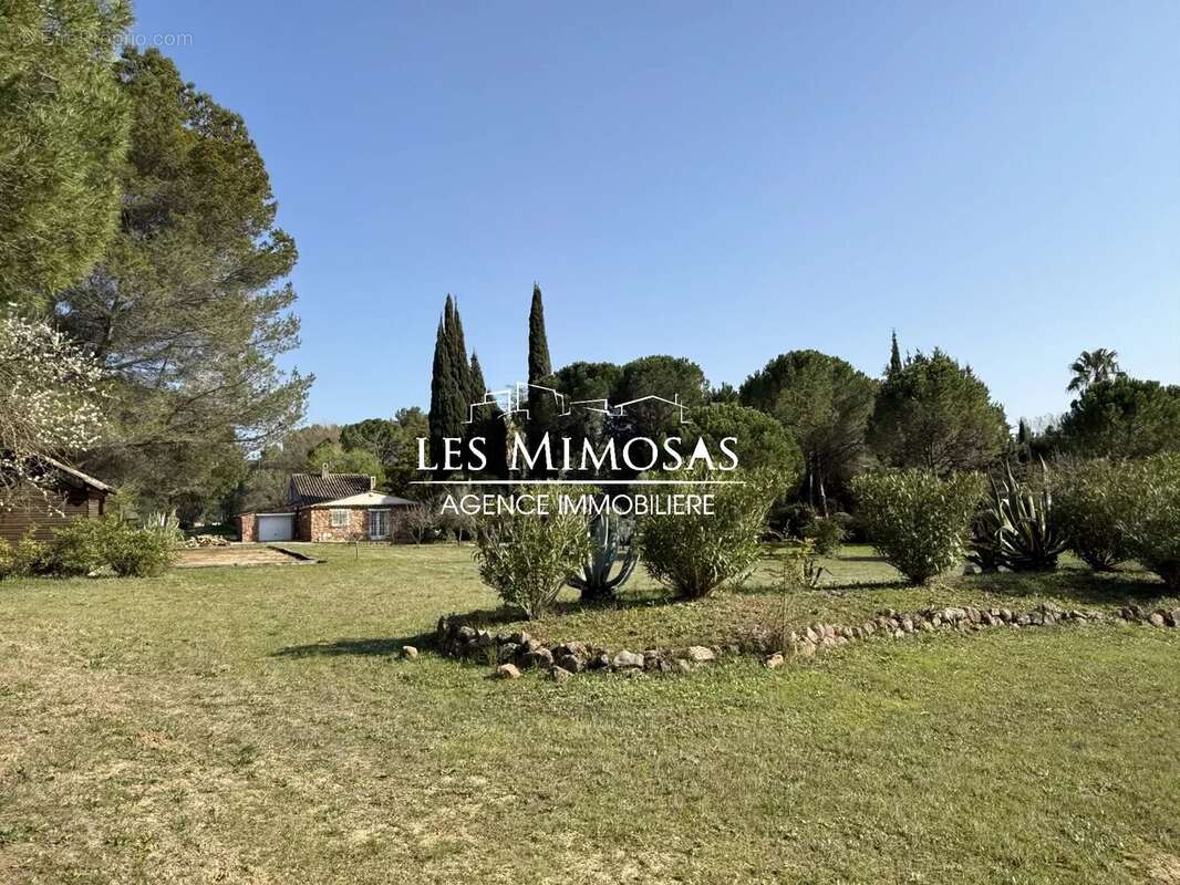 Maison à ROQUEBRUNE-SUR-ARGENS