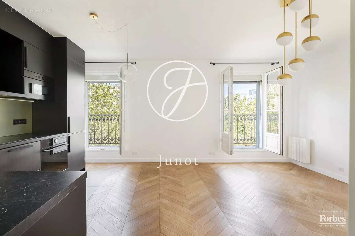 Appartement à PARIS-10E