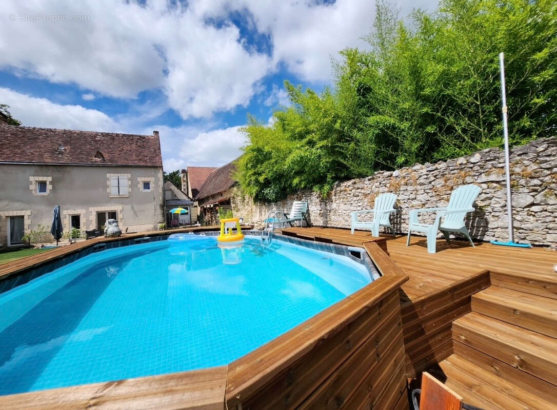 Maison à AZAY-LE-FERRON