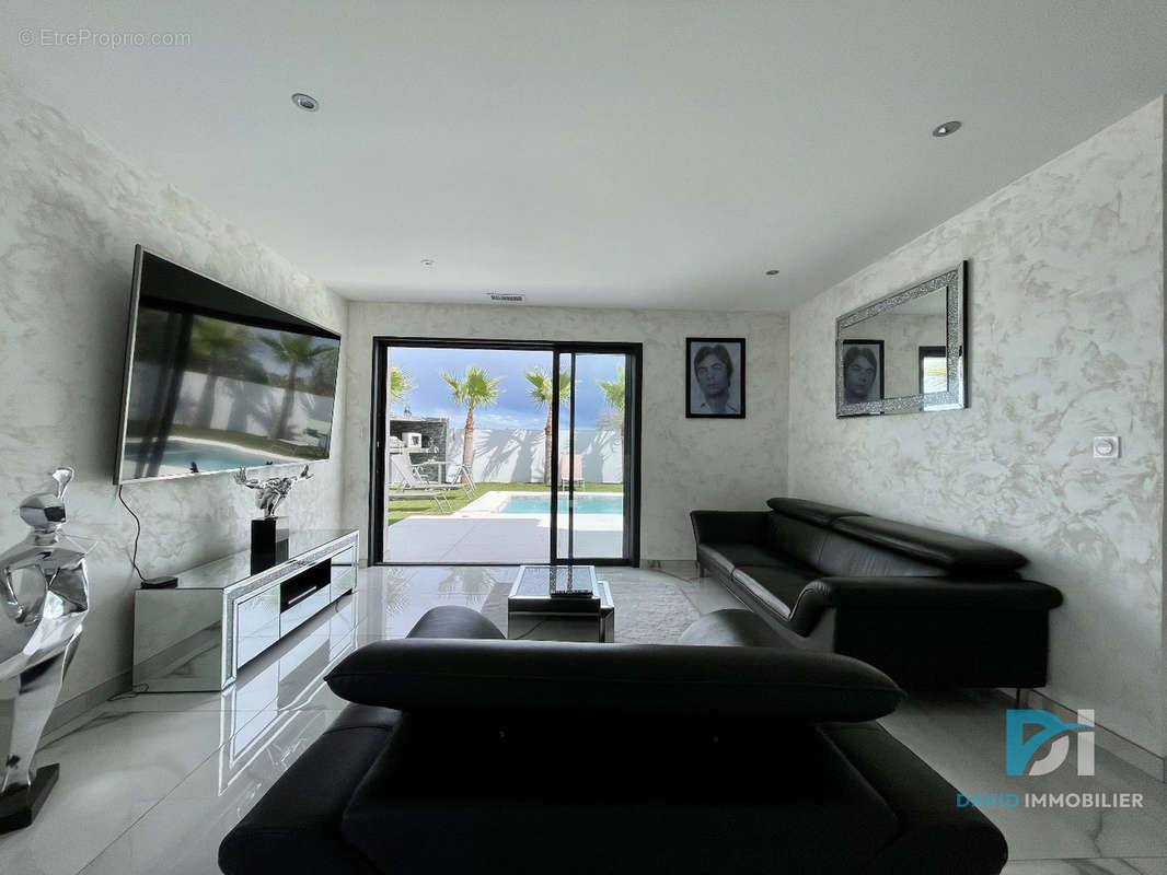 Maison à SAINT-THIBERY