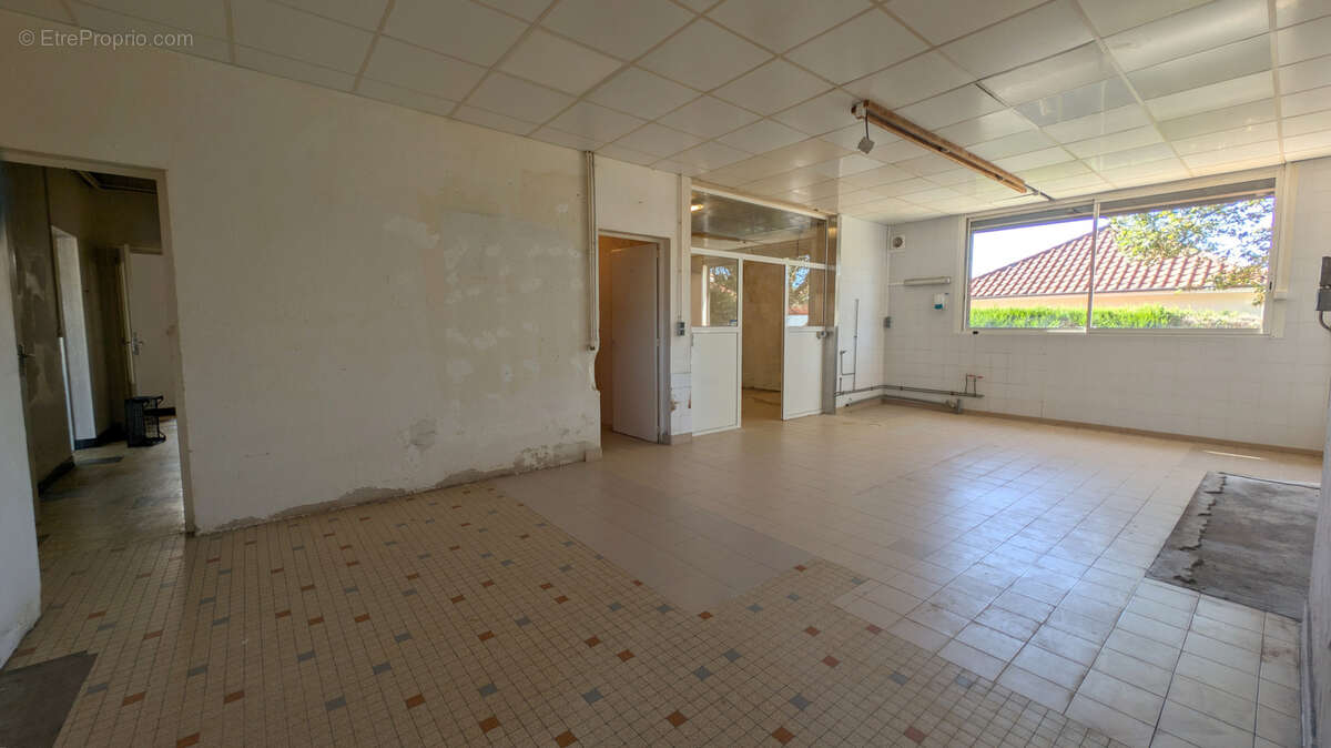 Exclusivité - Grand local avec logement F5   Nombreuses possibilités - photo 12