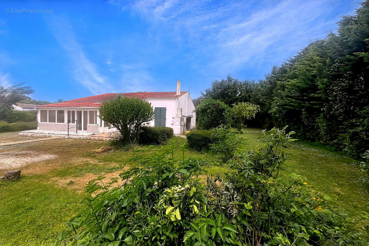 Maison 4 chambres 90 m2 sur terrain  constructible  de 3030 m2 - photo 2