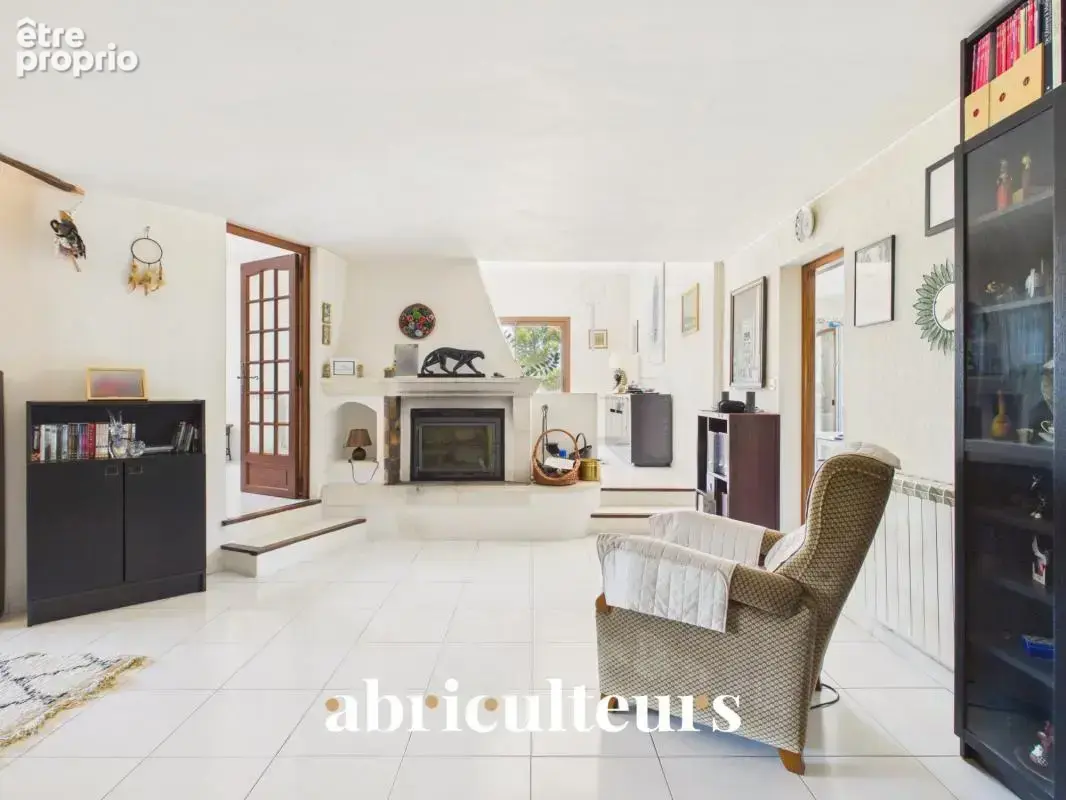 Propriété de 308 m² sur 1 hectare — 8 pièces — Lambesc (13410) - photo 5