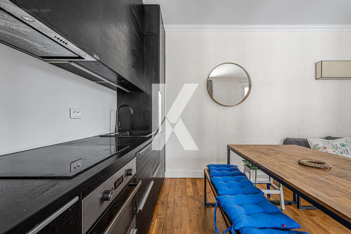 Cuisine équipée - Appartement à PARIS-18E
