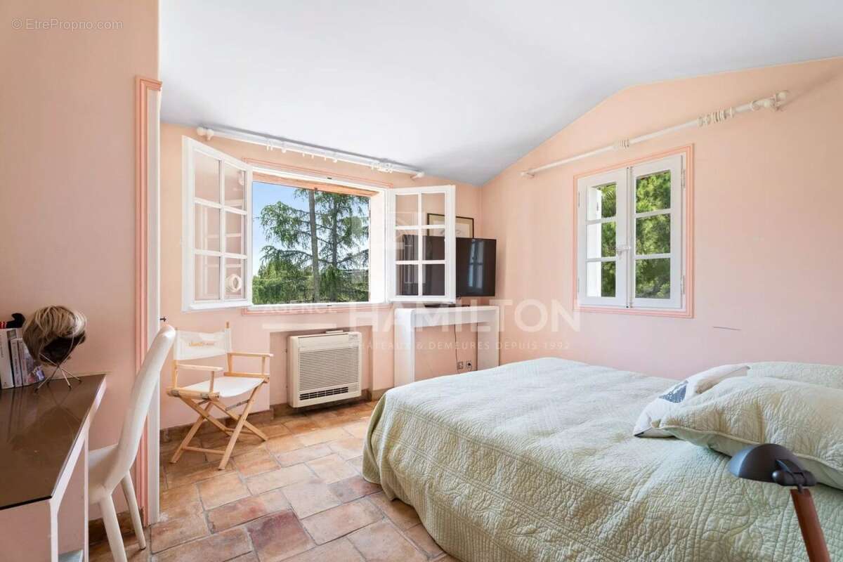 Biot villa avec vue, 4 chambres et une maison d'amis avec 2 cham - photo 11