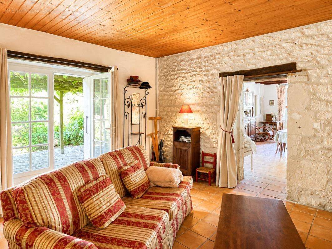 Maison 159 m² à Semussac  - photo 7