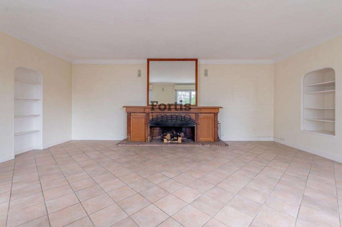 Maison à LE MESNIL-LE-ROI