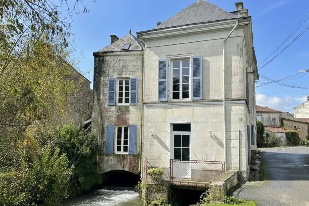 Maison à SAINT-JEAN-D'ANGELY