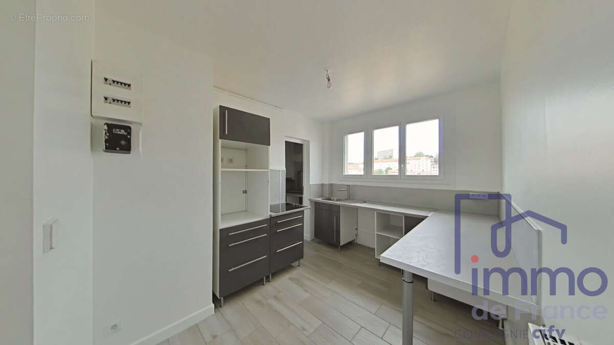 Appartement 57 m² à Saint-Etienne  - photo 3