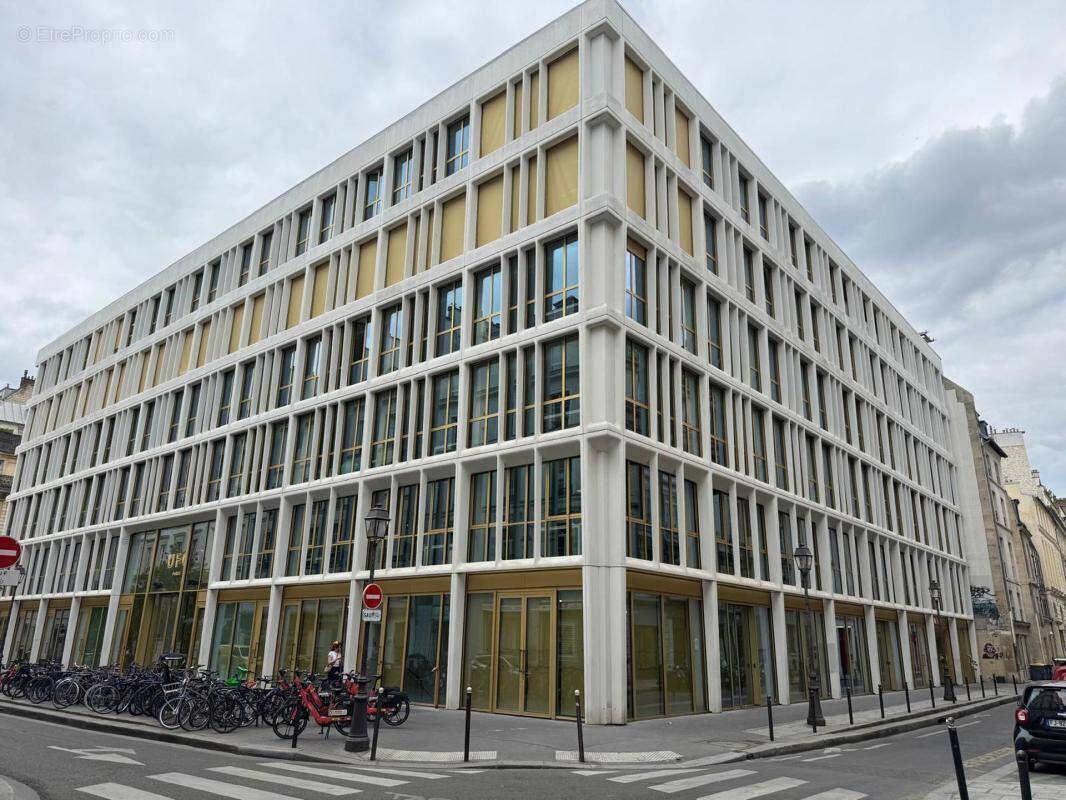 Parking à PARIS-2E