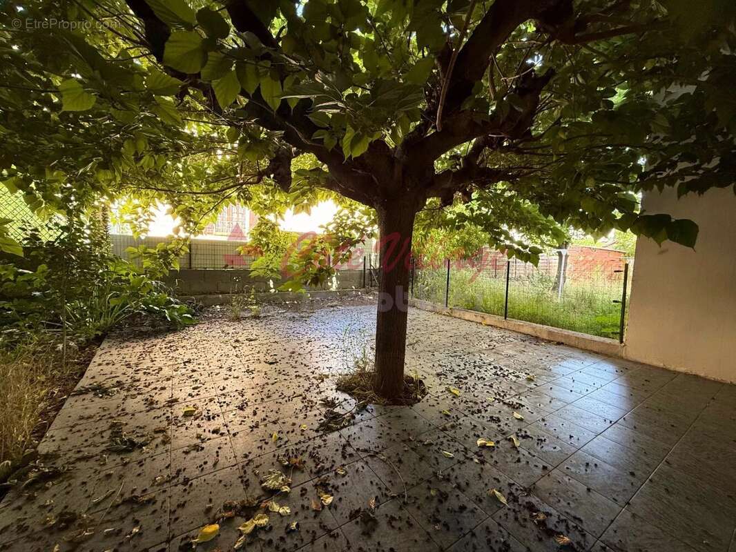 Narbonne Quartier Egassiairal Appartement T3 avec  garage, cellier, terasse et balcon - photo 8